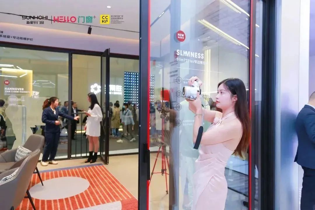 完美收官广州定制家居展,新豪轩高速迈入门窗新时代!